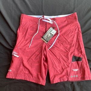OHO Old Harbor Outfitters Schoolie Boardshorts in red size 36 NWT